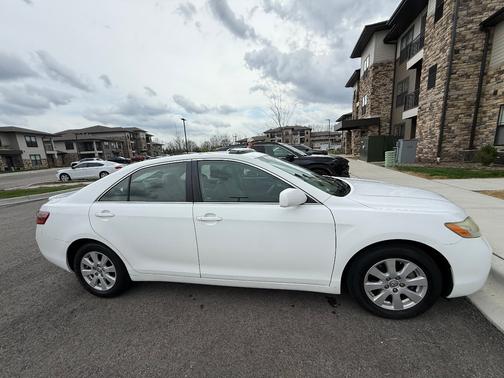 White 2007 Toyota Camry XLE