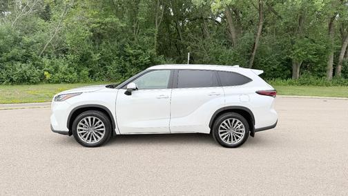 White 2025 Toyota Highlander Hybrid Limited 25th Edition