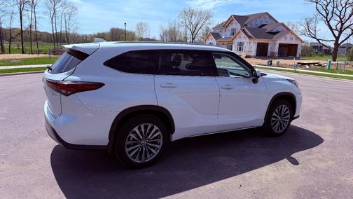 White 2025 Toyota Highlander Hybrid  Limited 25th Edition