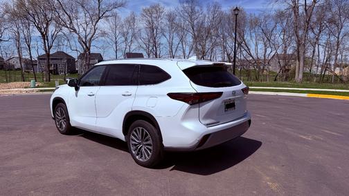 White 2025 Toyota Highlander Hybrid  Limited 25th Edition