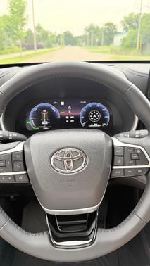 White 2025 Toyota Highlander Hybrid  Limited 25th Edition