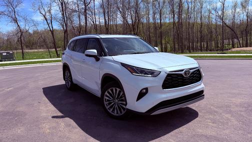 White 2025 Toyota Highlander Hybrid  Limited 25th Edition