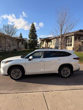 White 2025 Toyota Highlander Hybrid  Limited 25th Edition
