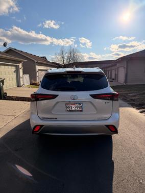 White 2025 Toyota Highlander Hybrid  Limited 25th Edition