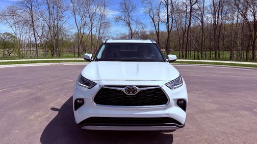 White 2025 Toyota Highlander Hybrid  Limited 25th Edition