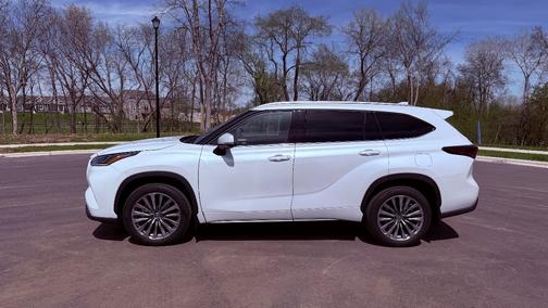 White 2025 Toyota Highlander Hybrid  Limited 25th Edition