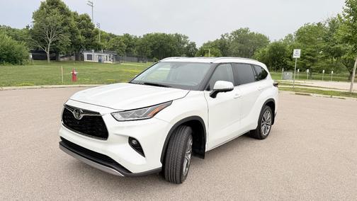 White 2025 Toyota Highlander Hybrid Limited 25th Edition