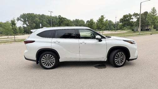 White 2025 Toyota Highlander Hybrid Limited 25th Edition