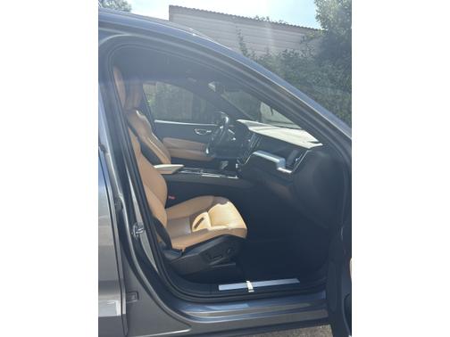 2020 Volvo XC60 T5 Momentum