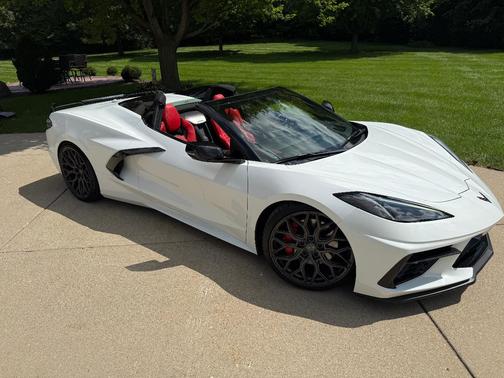White 2023 Chevrolet Corvette Stingray w/2LT