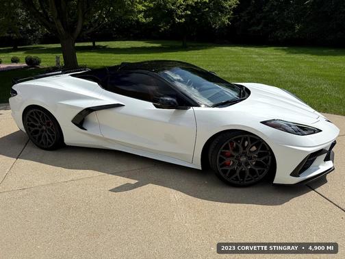 White 2023 Chevrolet Corvette Stingray w/2LT