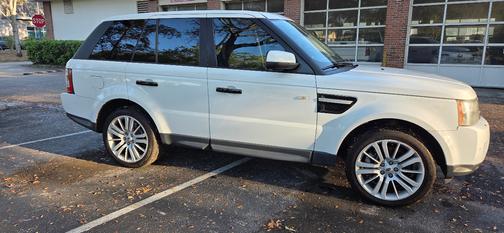 White 2011 Land Rover Range Rover Sport HSE