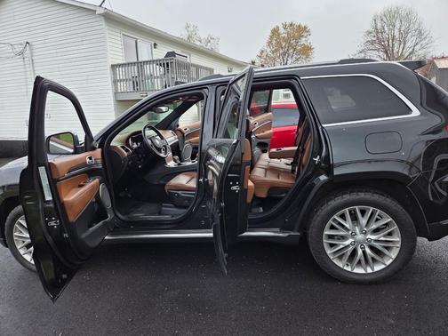Black 2017 Jeep Grand Cherokee Summit