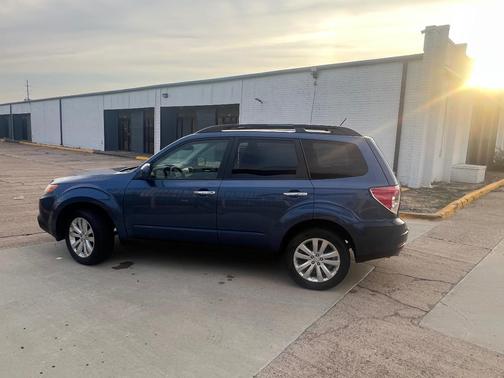 Blue 2012 Subaru Forester 2.5X Premium
