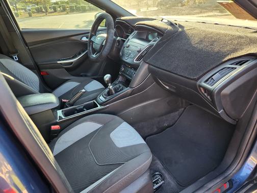 2018 Ford Focus ST Base