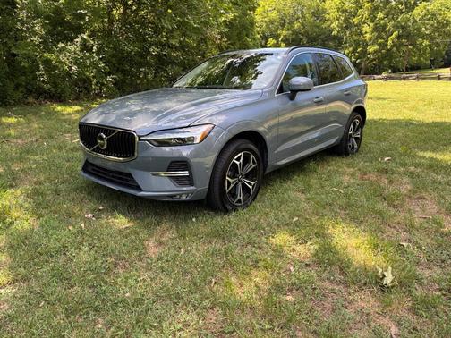 Gray 2022 Volvo XC60 B5 Momentum