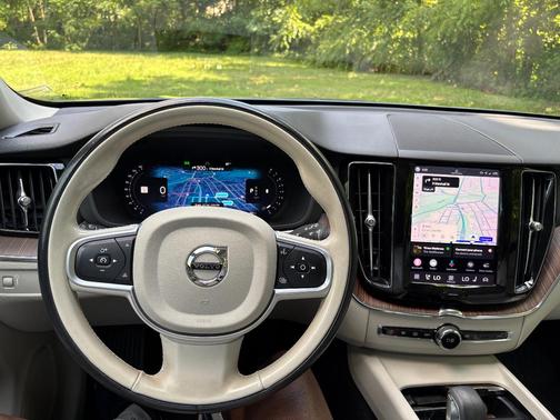 Gray 2022 Volvo XC60 B5 Momentum