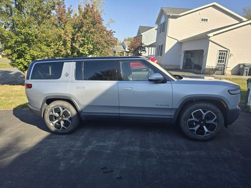 2024 Rivian R1S Adventure Performance Dual-Motor Max Package