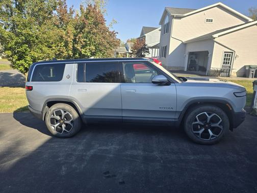 2024 Rivian R1S Adventure Performance Dual-Motor Max Package