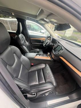 White 2019 Volvo XC90 T6 Inscription