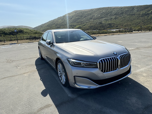 2022 BMW 740 i