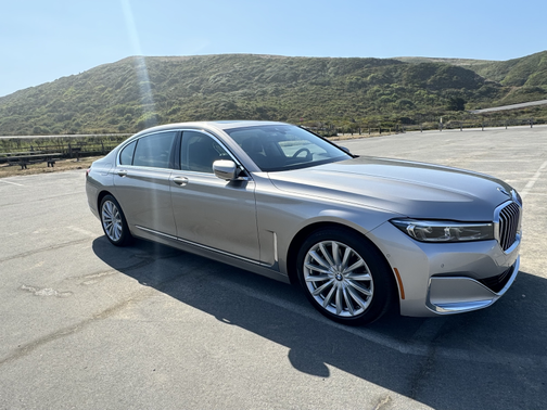 2022 BMW 740 i