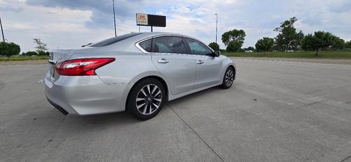 Silver 2017 Nissan Altima 2.5 SV