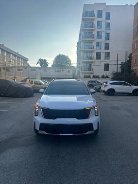 White 2024 Kia Sorento S