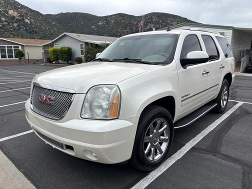 White 2012 GMC Yukon Denali