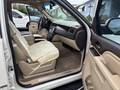 White 2012 GMC Yukon Denali