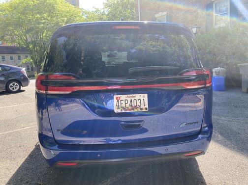 Photo 5 of 16 of 2021 Chrysler Pacifica Hybrid Limited