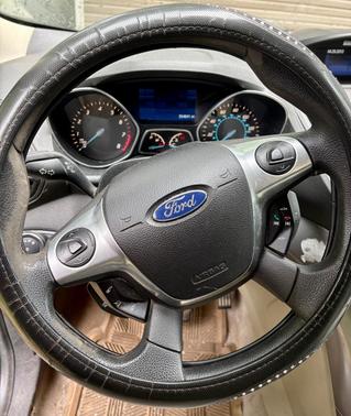 Blue 2013 Ford Escape SE