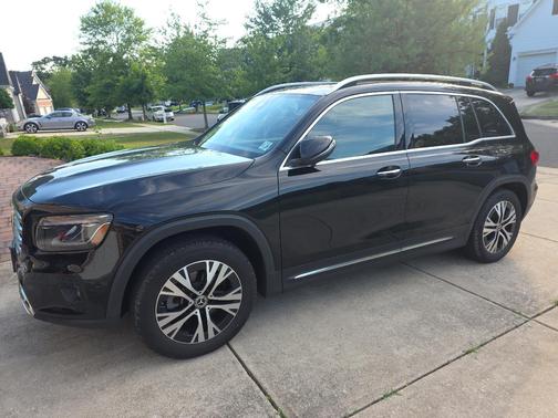 Black 2024 Mercedes-Benz GLB 250 4MATIC