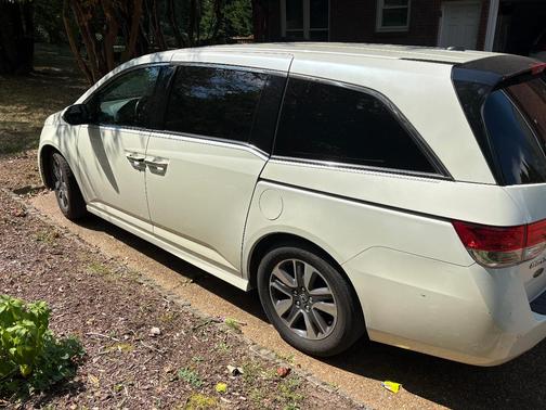 White 2014 Honda Odyssey Touring Elite