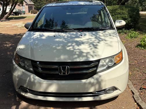 White 2014 Honda Odyssey Touring Elite