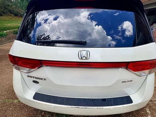 White 2014 Honda Odyssey Touring Elite