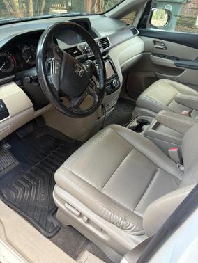White 2014 Honda Odyssey Touring Elite