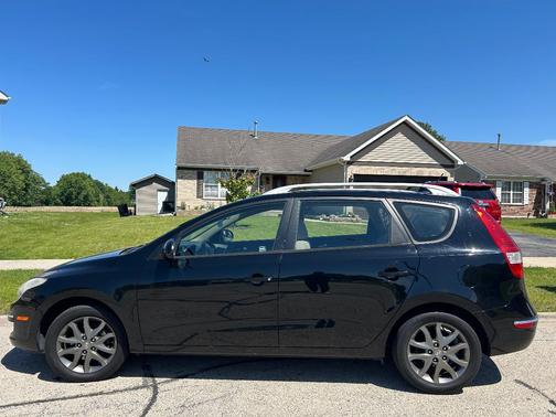 Black 2012 Hyundai Elantra Touring GLS