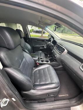 Silver 2017 Kia Sorento EX