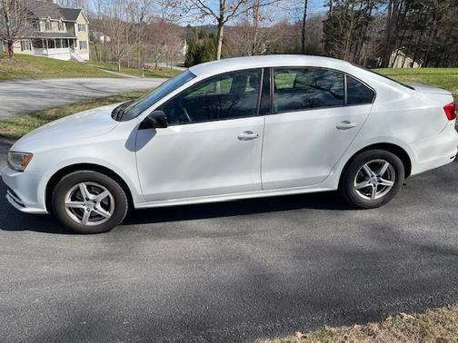 White 2015 Volkswagen Jetta 2.0L S