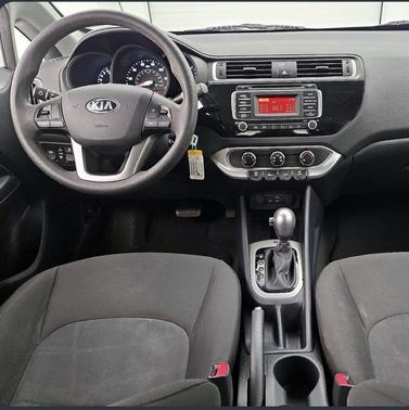 White 2016 Kia Rio LX