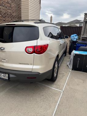 White 2011 Chevrolet Traverse LT
