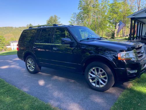Black 2016 Ford Expedition Limited
