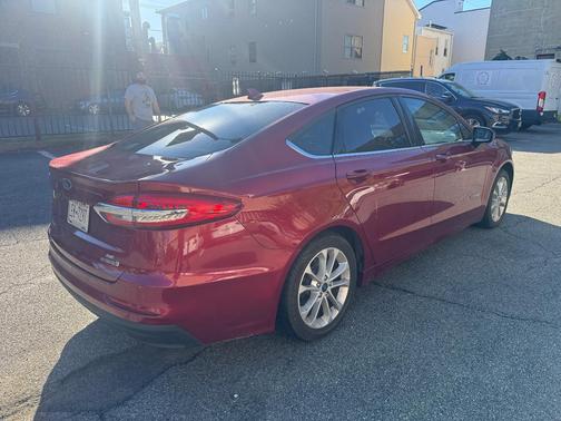 Red 2019 Ford Fusion Hybrid SE