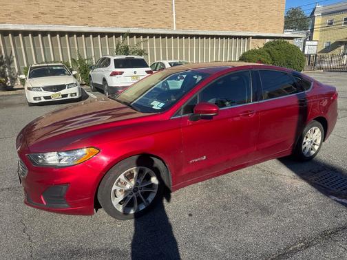 Red 2019 Ford Fusion Hybrid SE