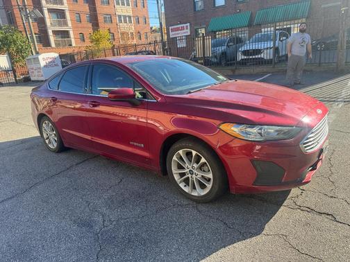 Red 2019 Ford Fusion Hybrid SE