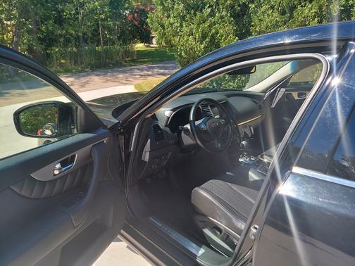 2016 INFINITI QX70 Base