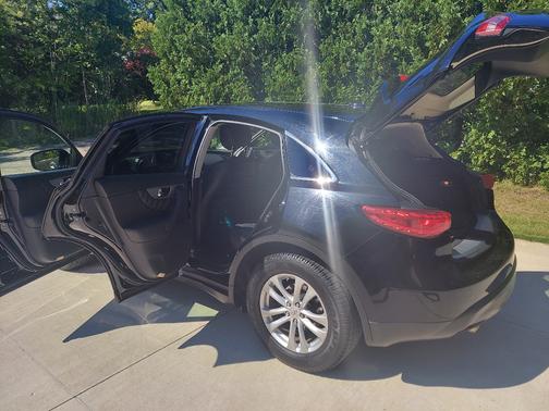 2016 INFINITI QX70 Base