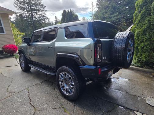 Green 2024 GMC HUMMER EV SUV 3X