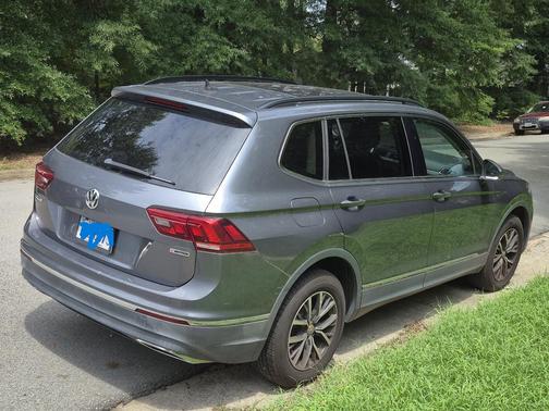 Gray 2020 Volkswagen Tiguan 2.0T SE